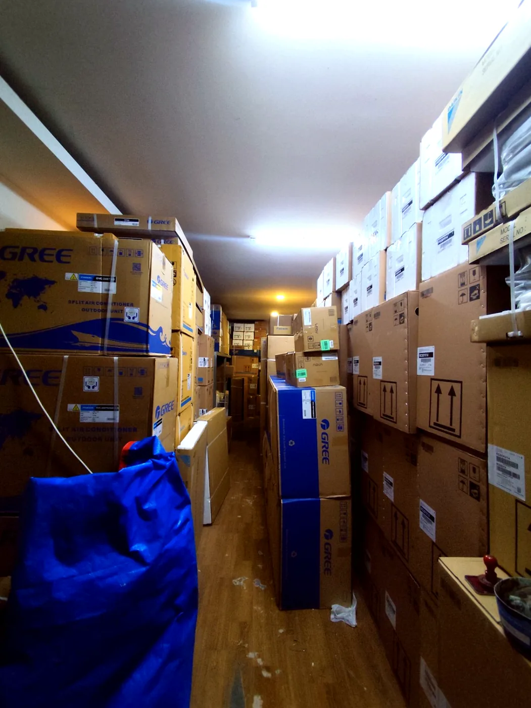 Gudang stok unit AC Gree Radja AC
