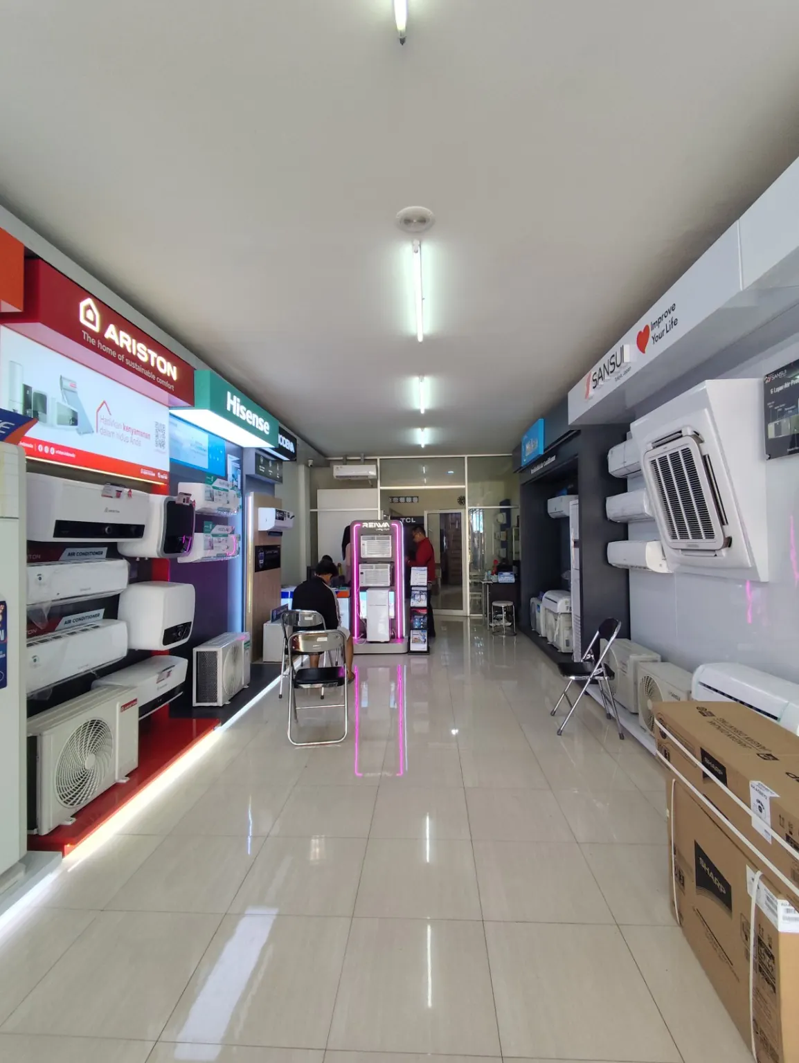 Showroom RADJA AC untuk konsultasi pengadaan AC banyak unit